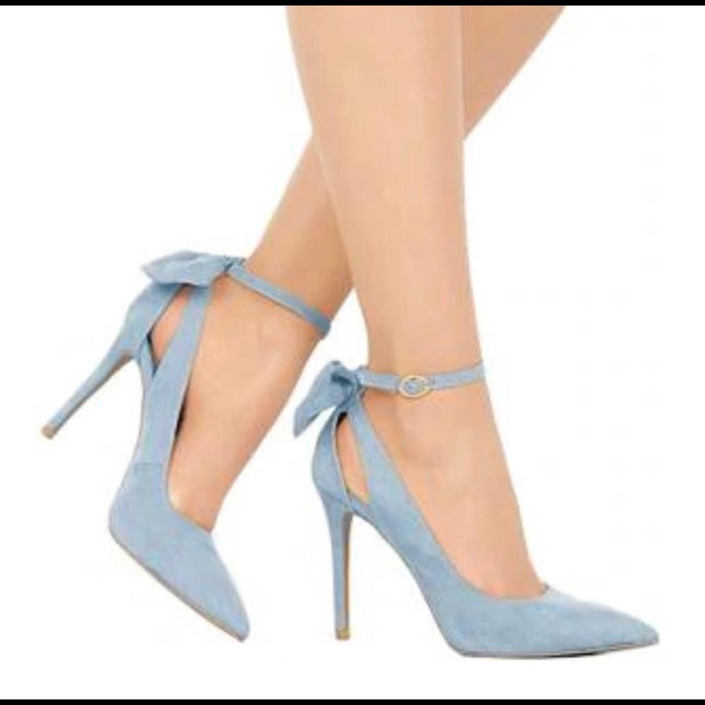 Blue bow heels 💙
